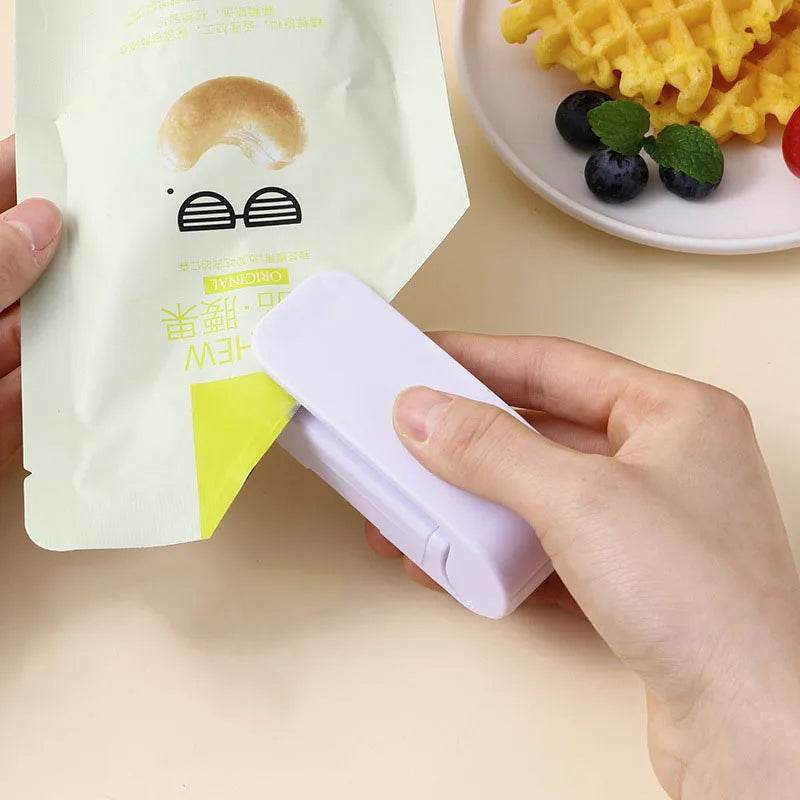 Sealing tool for chips and snacks