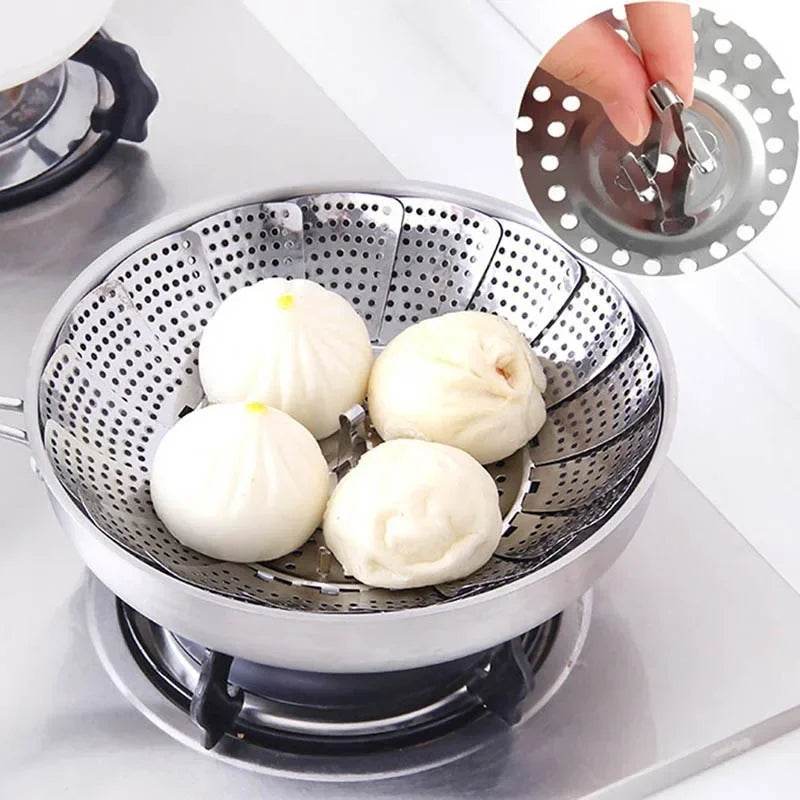 Expandable food steamer basket for vegetables and fruits